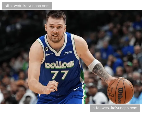 东契奇三月出战521分钟狂砍517分 场均33.6分稳坐得分王宝座